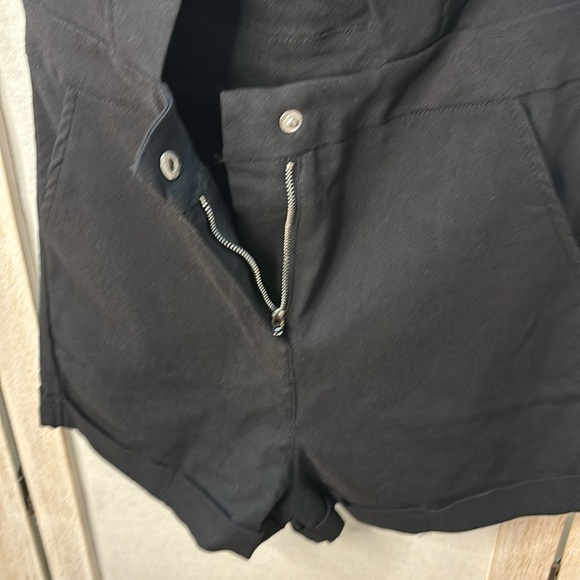 Haute Monde cut out mini halter romper NWOT 🌺2 $14 4 for $20 item!! - Picture 9 of 10